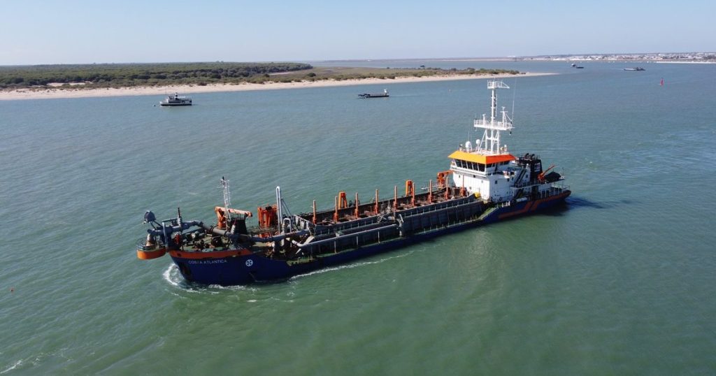 La Autoridad Portuaria de Sevilla inicia el dragado de mantenimiento en siete tramos de la Eurovía del Guadalquivir