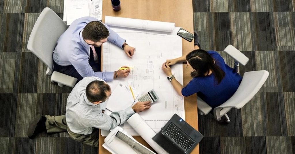 La Junta asesora a 11.155 emprendedores y facilita la creación de 10.830 empresas desde Andalucía Emprende