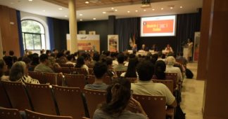 Coca-Cola acerca a los universitarios de Sevilla herramientas prácticas de IA para afrontar sus primeros procesos de selección