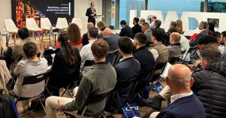 La logística gestionará durante el Black Friday y la Navidad un 2,4% más de envíos que en 2025
