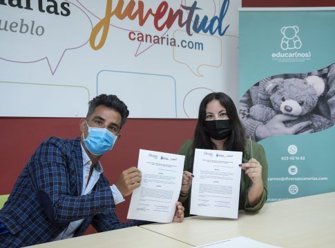 Firma del Gobierno de Canarias y la asociación LGTBI Diversas para la implantacion de un curso