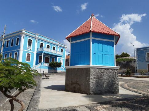 El edificio sede de la camara municipal de São Filipe, ejemplo de sostenibilidad