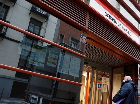 Canarias pierde 27.300 empleos en el primer trimestre y 130.300 ocupados en el último año