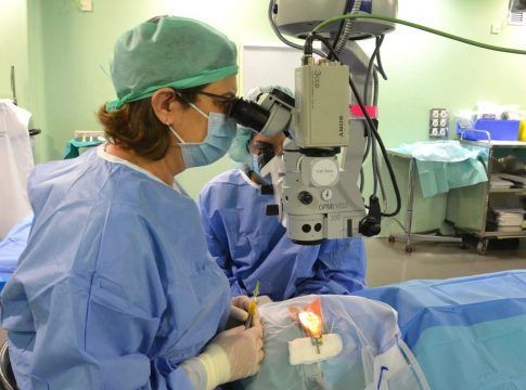 El Hospital Dr. Negrín incorpora la técnica Crosslinking a su cartera de procedimientos de Cirugía Ambulatoria
