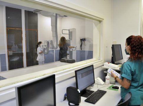 El Hospital Dr. Negrín refuerza el servicio de Radiodiagnóstico con nuevos equipos de radiología digital