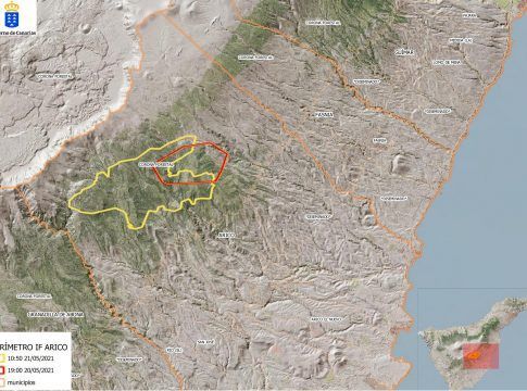 Más de 250 efectivos terrestres y 7 medios aéreos trabajan en la extinción del incendio forestal declarado en Arico