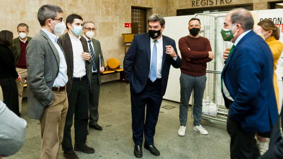 Los autónomos rechazan los tramos para cotizar por ingresos que Escrivá anuncia fuera de la mesa de negociación