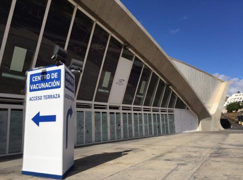 Canarias alcanza el 32,41 por ciento de su población diana vacunada contra la COVID-19 con al menos una dosis