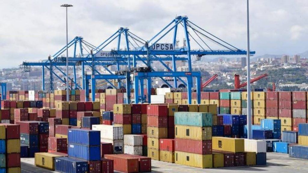 La Consejería de Obras Públicas, Transporte y Vivienda destina 2,3 millones de euros a subvencionar el transporte de mercancías entre islas y a rebajar los costes de la doble insularidad