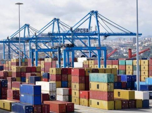 La Consejería de Obras Públicas, Transporte y Vivienda destina 2,3 millones de euros a subvencionar el transporte de mercancías entre islas y a rebajar los costes de la doble insularidad