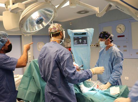 Hospitales Universitarios San Roque referente en el uso y formación del nuevo sistema de navegación para prótesis de rodillas