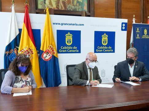 El Cabildo de Gran Canaria y el Colegio de Arquitectos acuerdan la creación de una bolsa de trabajo para realizar servicios para la entidad insular
