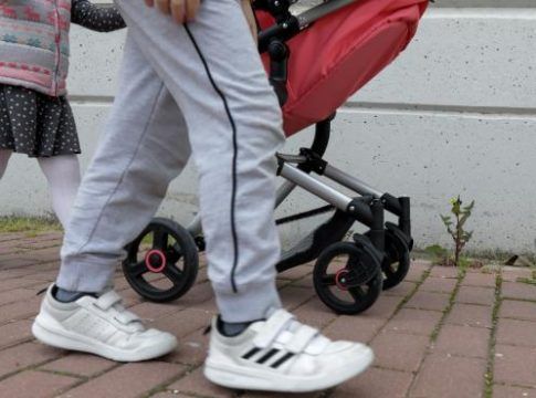 Las cuatro ciudades más pobladas de Canarias cuentan con las medias más bajas de hijos por mujer de toda España