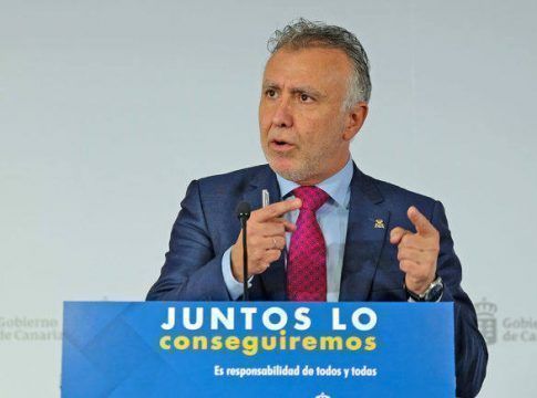 Torres: «El incendio ha entrado en el Parque Nacional del Teide»