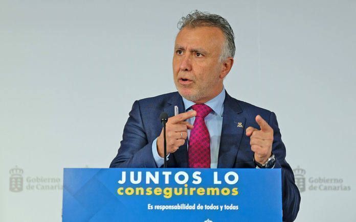 Torres: «El incendio ha entrado en el Parque Nacional del Teide»