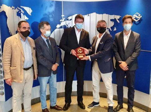 Eslovenia estudia exportar madera a la vertiente atlántica de África a través del Puerto de Las Palmas