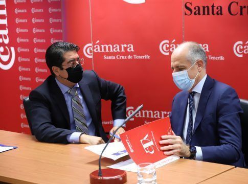 Cabildo y Cámara renuevan por 427.567 euros el convenio para impulsar proyectos que mejoren la competitividad
