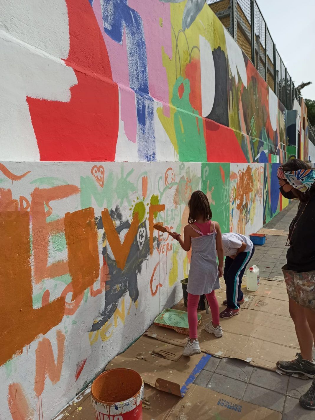 El alumnado del CEIP Los Verodes, protagonista del nuevo mural de ‘Sumérgete en Santa Cruz’
