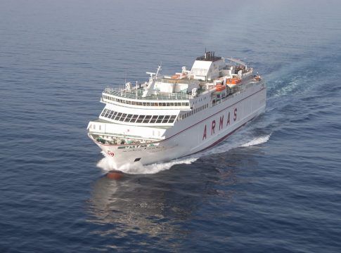 Transportes abona a Naviera Armas 1,5 millones de euros para compensar la bonificación a residentes en Canarias