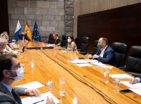 El Gobierno aprueba la ayuda extra a los trabajadores en ERTE, que beneficiará a 51.000 familias de Canarias