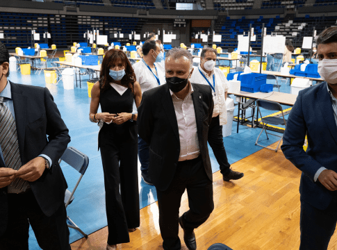 Sanidad inicia la actividad en el punto de vacunación masiva del Pabellón Santiago Martín, en La Laguna