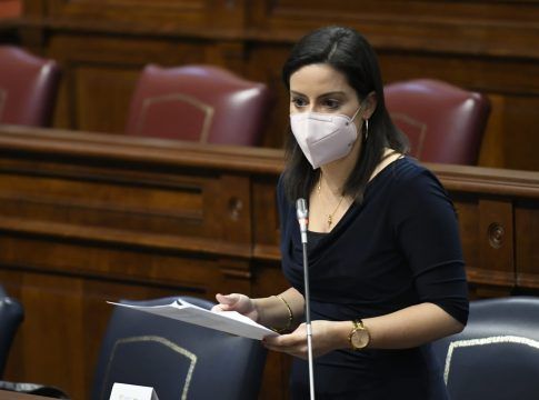 Turismo impulsa con conexiones aéreas la diversificación de mercados por la alta dependencia del Reino Unido