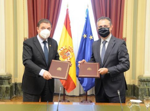 El Ministerio de Agricultura, Pesca y Alimentación y Cajamar acuerdan trabajar juntos para mejorar la competitividad y sostenibilidad del sector agroalimentario
