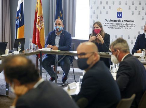 Canarias y Estado exponen a los empresarios los fondos de recuperación destinados a las renovables