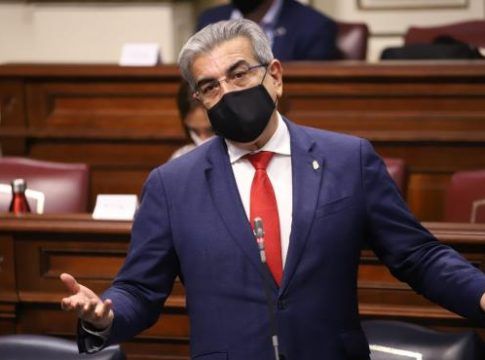 Vicepresidente de Canarias ve una "canallada" la subida del precio de la luz e insta al Estado a "intervenir"