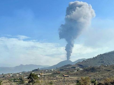 Cajamar abre una cuenta solidaria para los afectados del volcán de La Palma