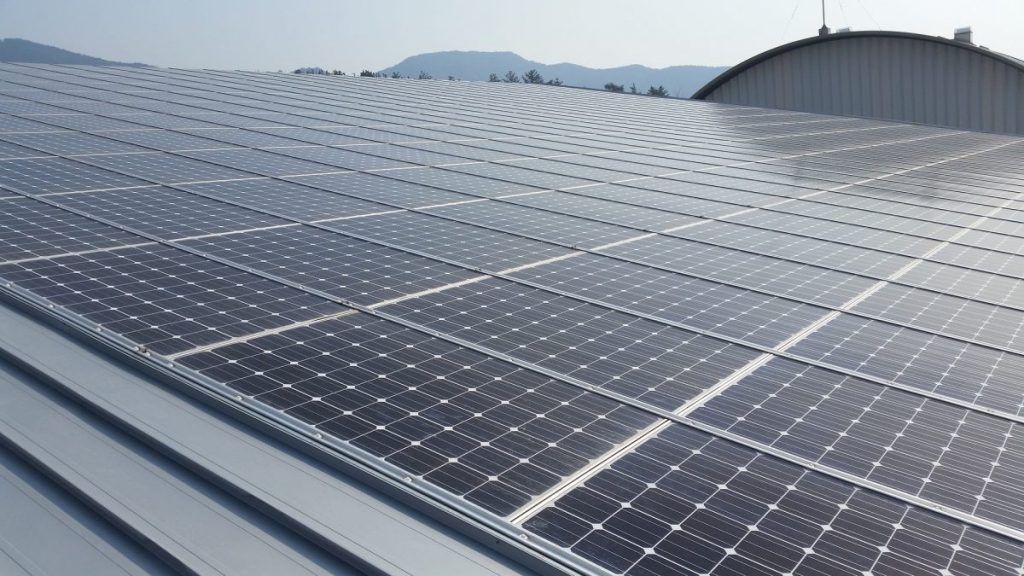 Transición Ecológica financia obras de eficiencia energética e instalación de renovables en 45 municipios canarios