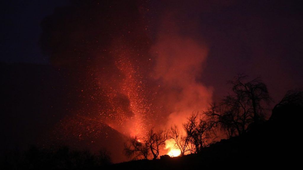 El Parlamento de Canarias dona 200.000 euros para ayudar a los afectados por el volcán de La Palma