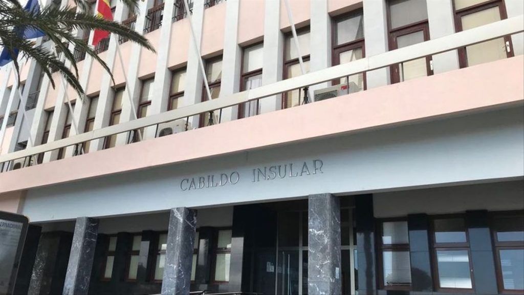El Cabildo habilita vías para centralizar las donaciones económicas de particulares y empresas para los afectados del volcán