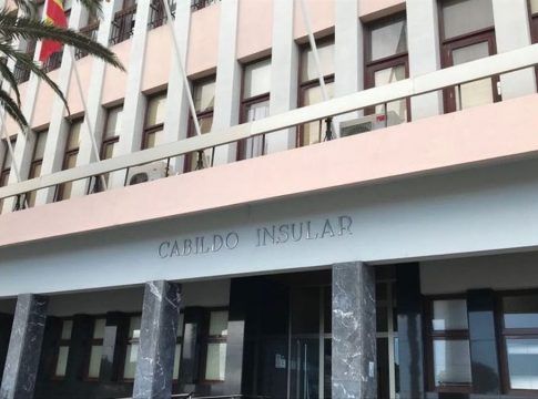 El Cabildo habilita vías para centralizar las donaciones económicas de particulares y empresas para los afectados del volcán