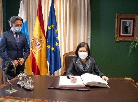 Canarias y Tailandia apuestan por potenciar relaciones en materia de turismo o comercio