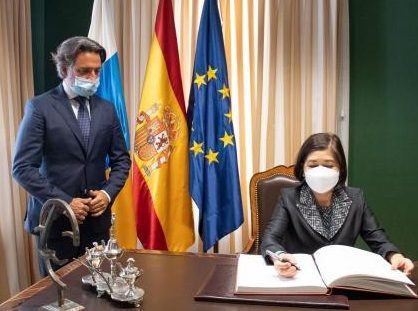 Canarias y Tailandia apuestan por potenciar relaciones en materia de turismo o comercio