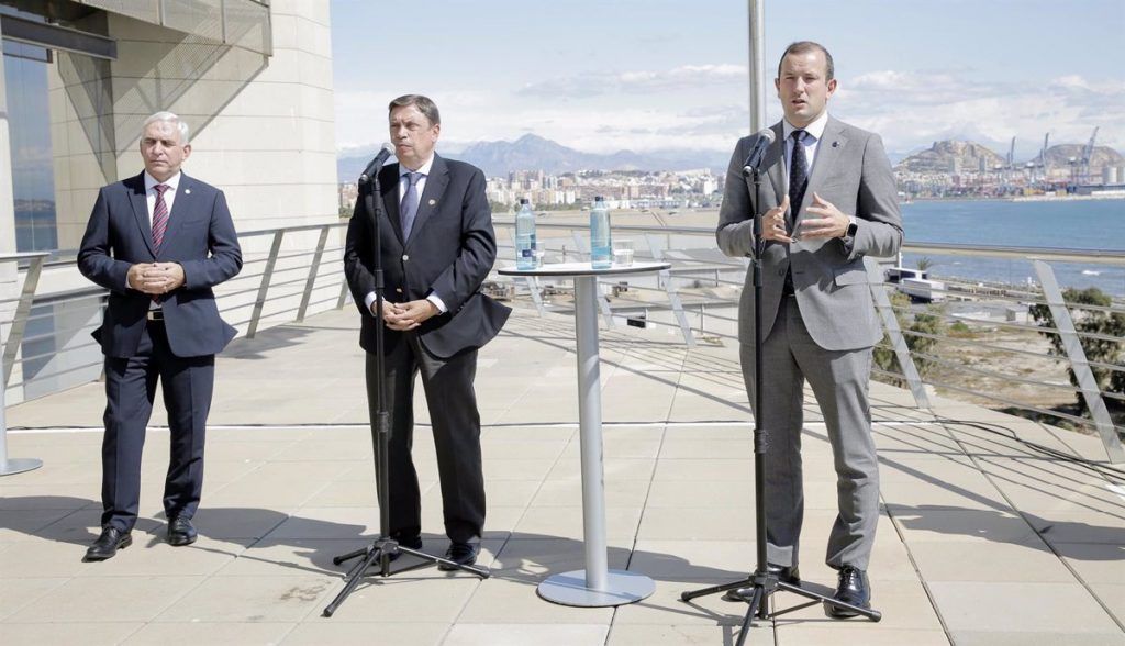 Planas dice que el Gobierno hará "lo que sea necesario" para ayudar a agricultores afectados en La Palma