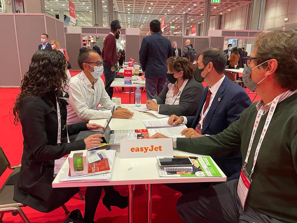 Turismo negocia con las principales aerolíneas mejorar la conectividad con las islas en la feria mundial Routes