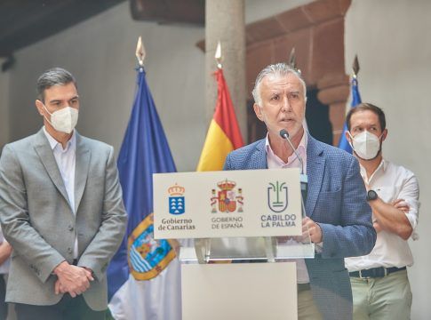 Torres subraya que el Gobierno de Canarias ya ha destinado 40 millones de euros a atender la emergencia volcánica