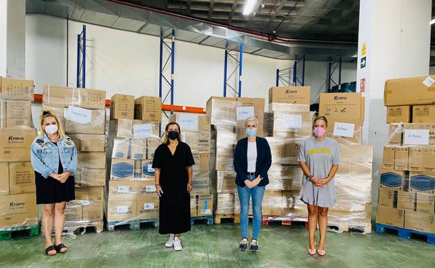 HiperDino entrega a los ayuntamientos de El Paso, Los Llanos de Aridane y Tazacorte las donaciones de clientes