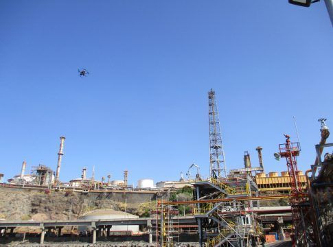 Cepsa implementa la inspección con drones en sus plantas industriales