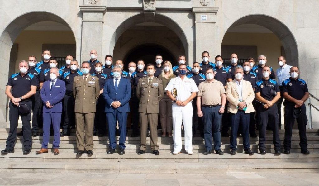El puerto de Santa Cruz de Tenerife se refuerza con la incorporación de casi una veintena de policías portuarios