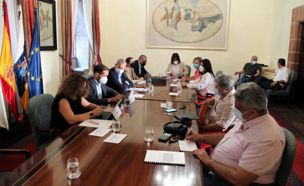 Franquis se compromete con el Cabildo de La Palma y ayuntamientos a adquirir cerca de 200 viviendas prefabricada