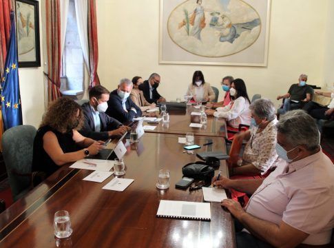 Franquis se compromete con el Cabildo de La Palma y ayuntamientos a adquirir cerca de 200 viviendas prefabricada