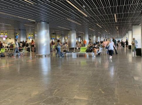 Los aeropuertos de la red de Aena recuperan en septiembre más del 60% del tráfico de 2019