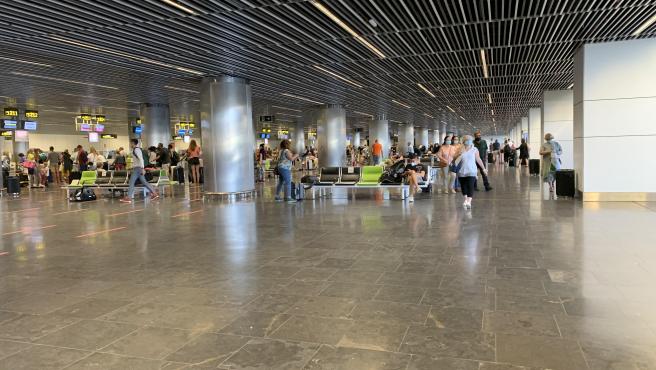 Los aeropuertos de la red de Aena recuperan en septiembre más del 60% del tráfico de 2019