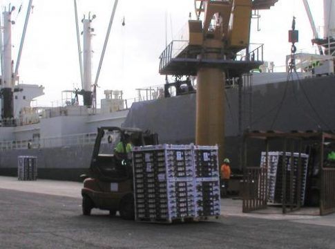 El Gobierno canario busca con Fedex cómo reconvertir el sector del tomate y fórmulas para agilizar las ayudas