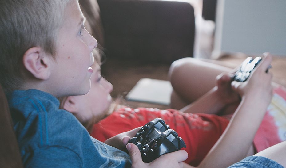 Videojuegos y aplicaciones móviles: cómo proteger a los menores de contenidos inadecuados
