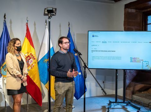 Canarias incorpora hoy el registro único para los afectados por el volcán y una web con la información necesaria