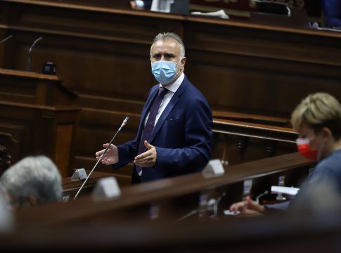 Torres subraya que las ayudas ya están llegando a las familias damnificadas por el volcán y que se intensificarán